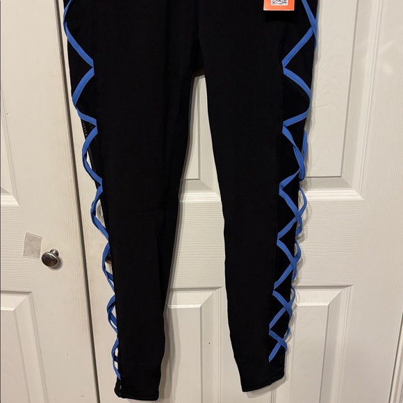 Pop Fit Dial Up Leggings - Picture 3 of 10